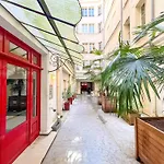 Urban Flat 67 - Spacious Flat In Central Paris